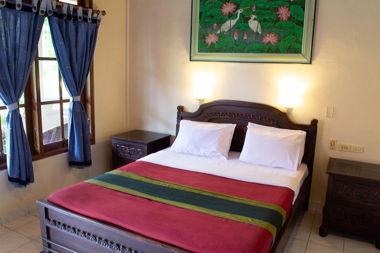 Flamboyan Hotel Kuta  Exterior photo