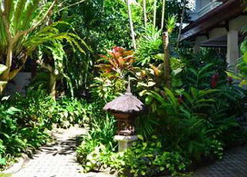 Flamboyan Hotel Kuta  Exterior photo