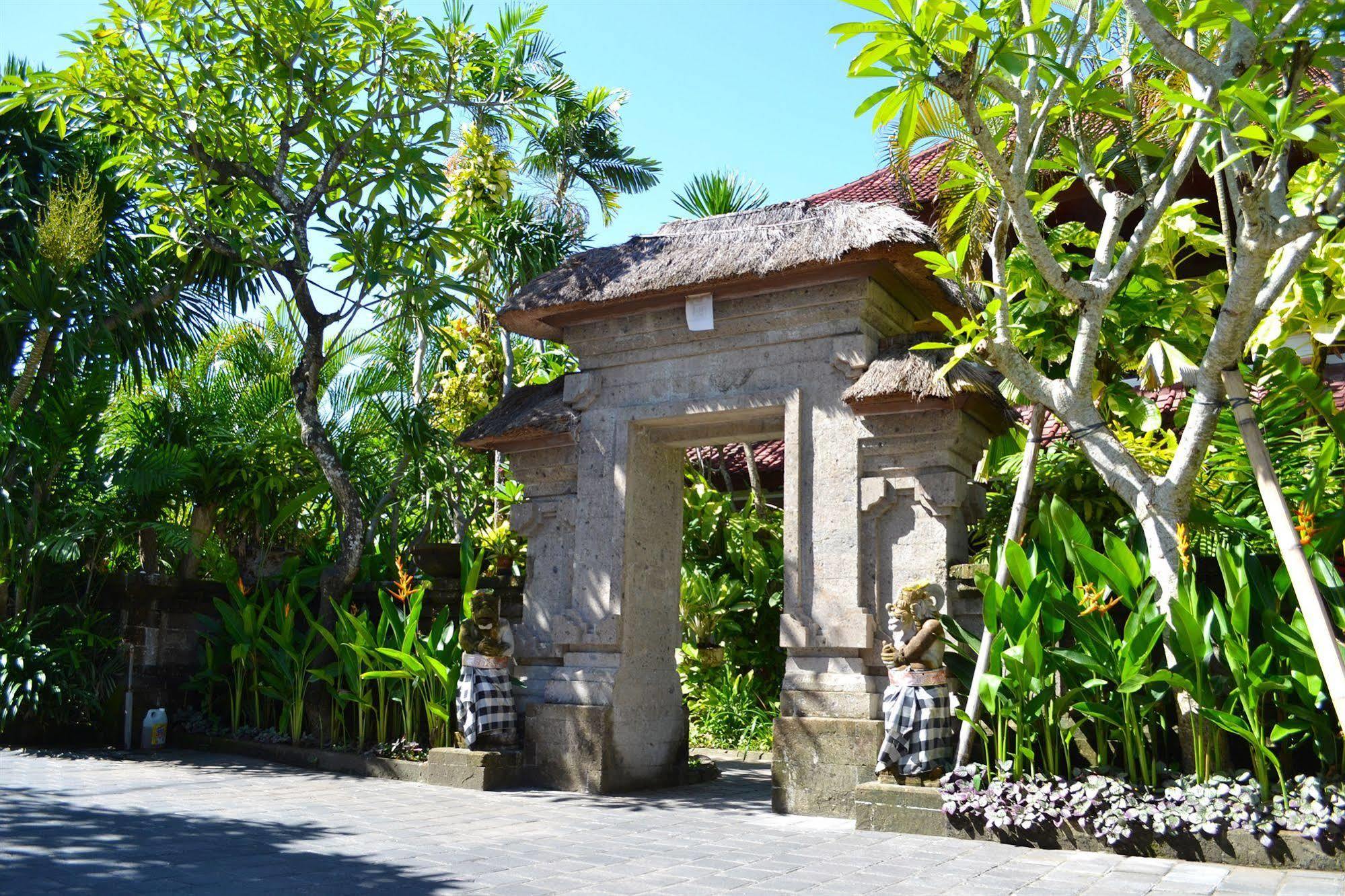 Flamboyan Hotel Kuta  Exterior photo
