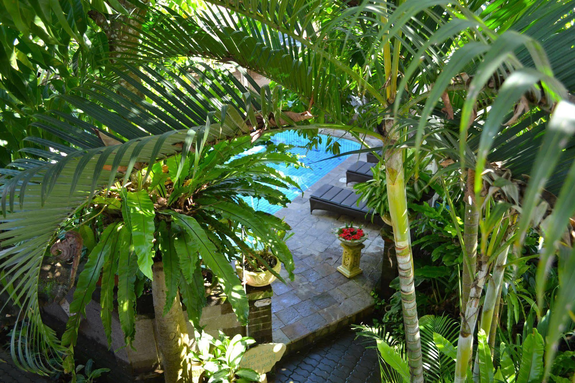 Flamboyan Hotel Kuta  Exterior photo