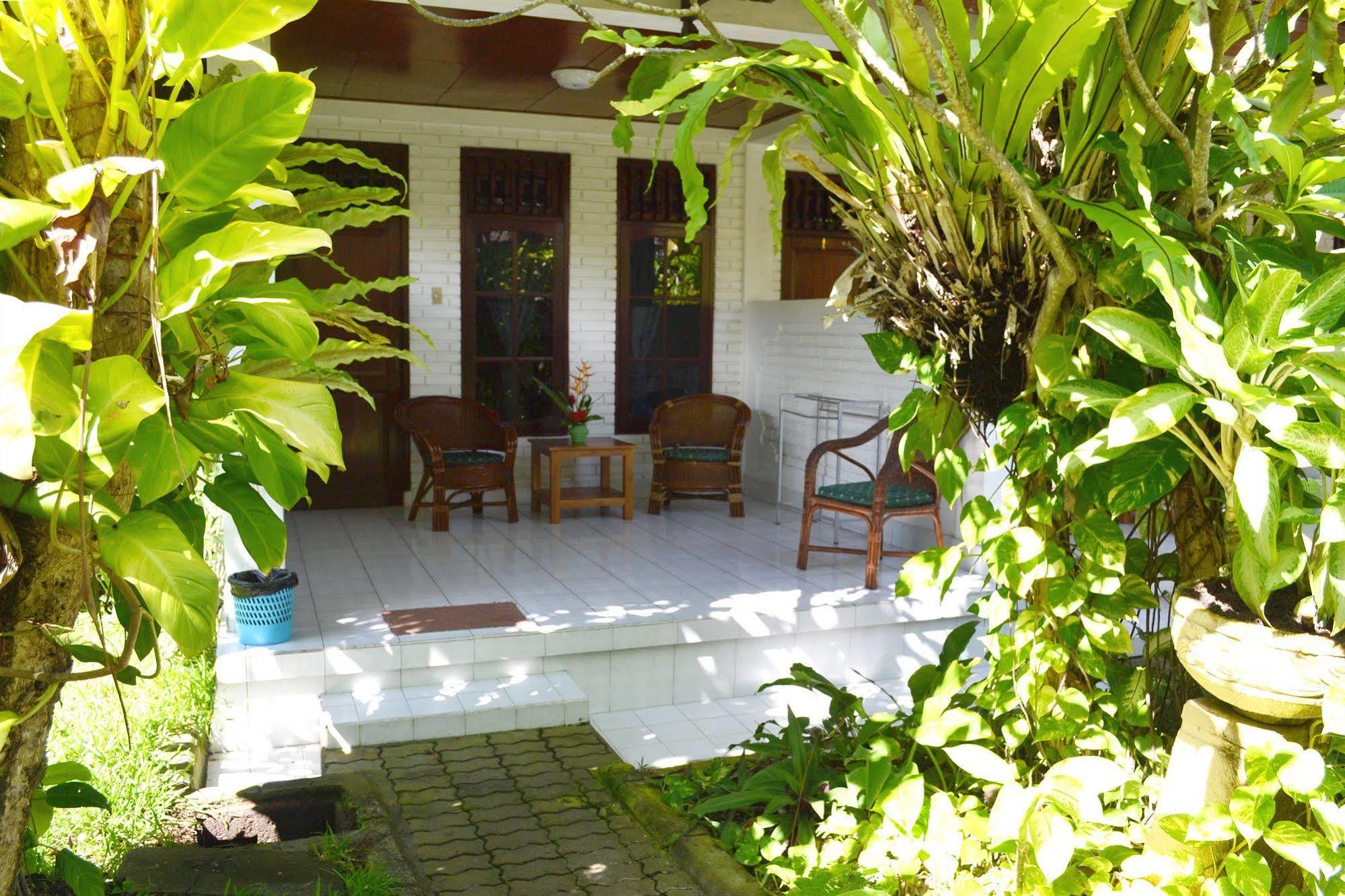 Flamboyan Hotel Kuta  Exterior photo
