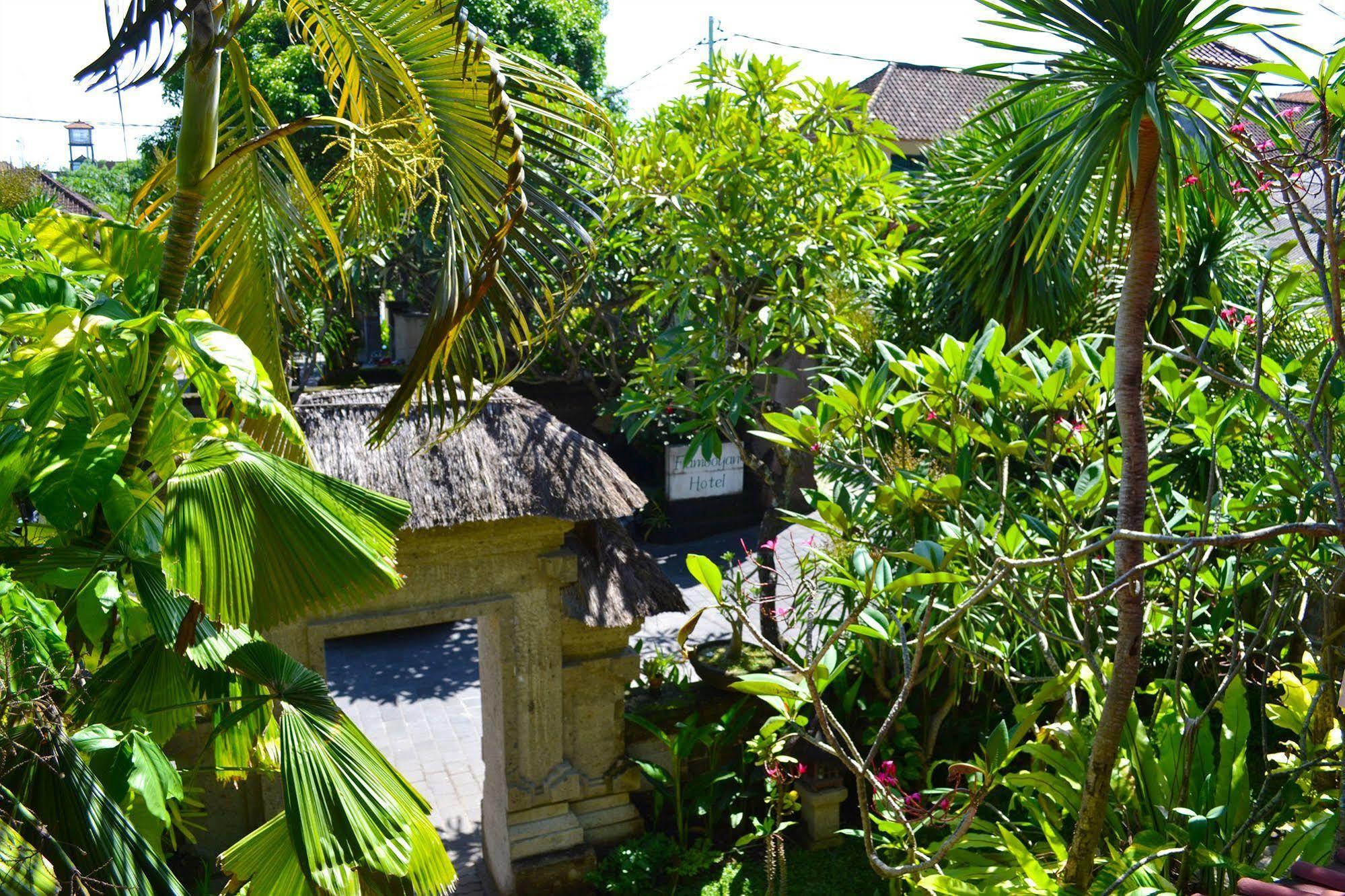 Flamboyan Hotel Kuta  Exterior photo